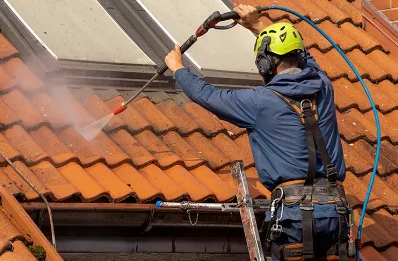 Démoussage et hydrofuge de toiture à Varetz